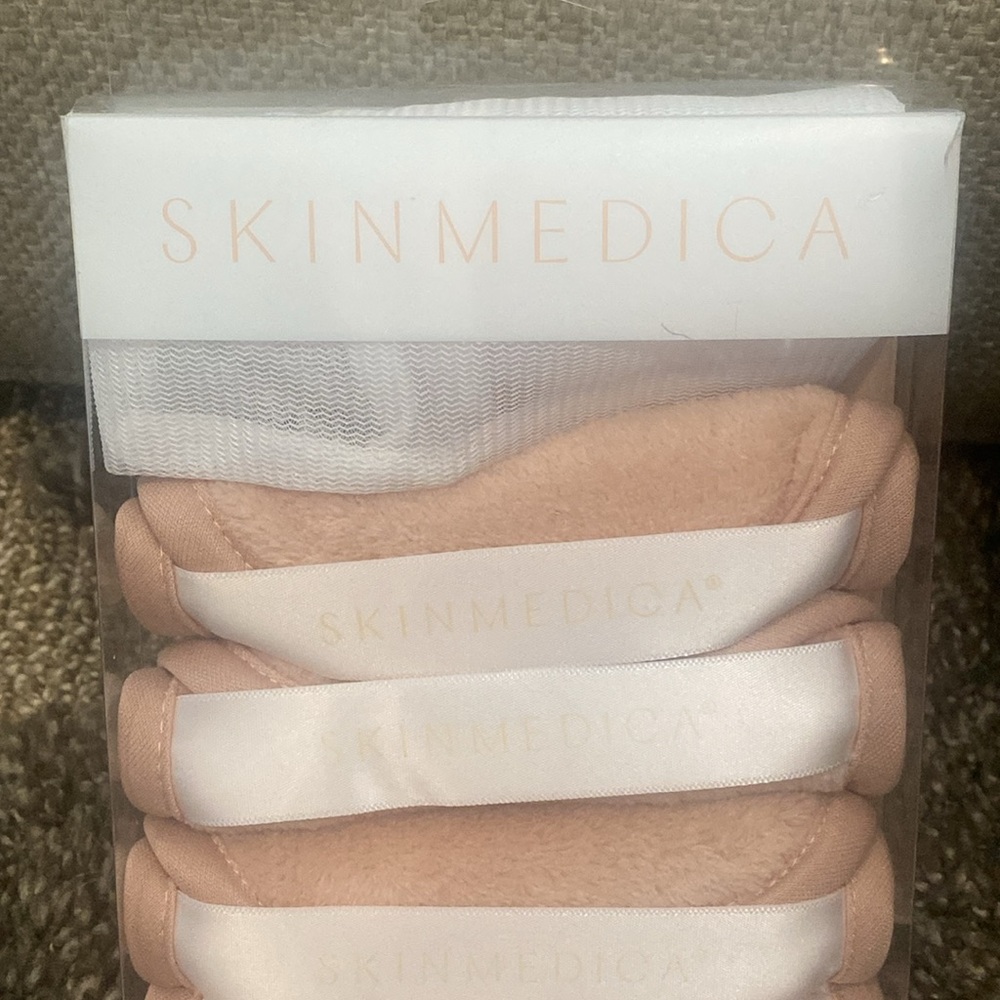 NEW. Skin Medica Facial Cleansing Cloth. 4 pack. Please Read. - Picture 4 of 9
